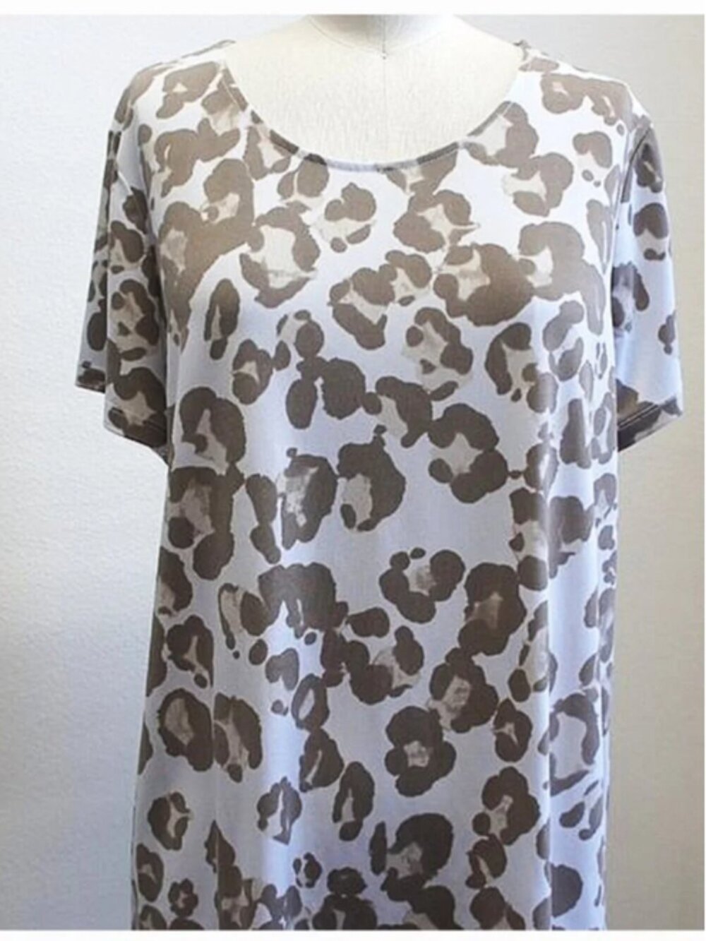Easywear By Chico's Taupe White Jersey Top size 2